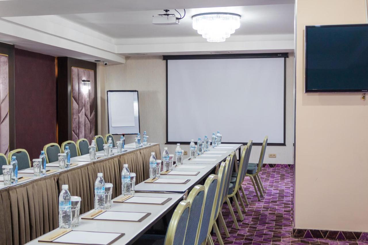 Orient Hotel Bishkek Exterior foto